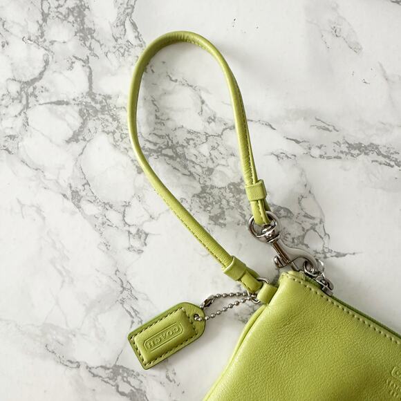 Coach Light Lime Green Soft Smooth Leather Zip Top Wristlet Classic hangtag - Picture 3 of 12